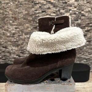 Clarks Ankle Boots Brown Suede Heels Women's Size 8M Block Heels Zip Worn 1X
